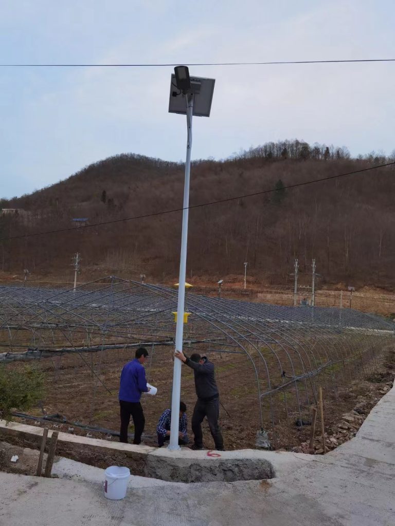 TWO IN ONE SOLAR LED STREET LIGHT 4.jpg